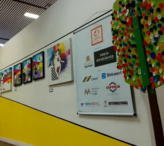 fundo do espaço da exposição