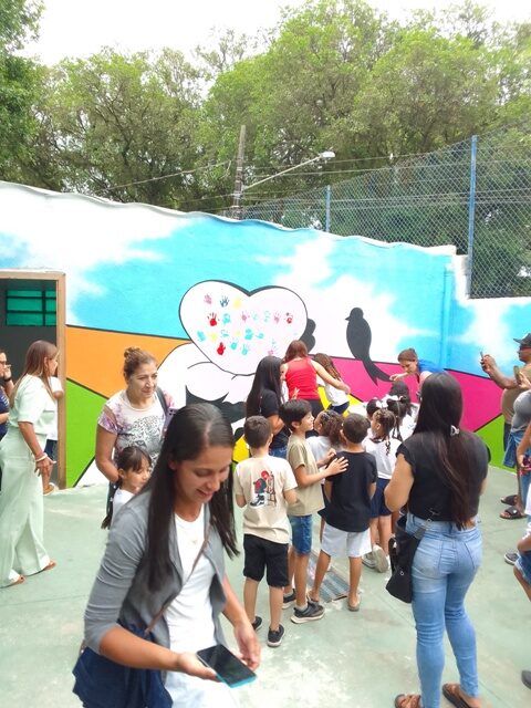 as crianças no colégio UME Pedro II